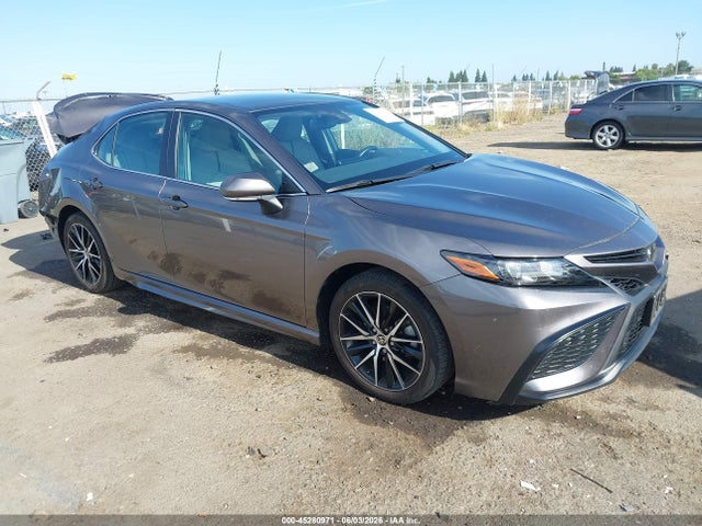 Salvage Toyota Camry Image