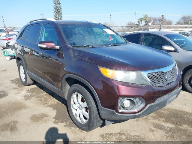 Salvage Kia Sorento Image