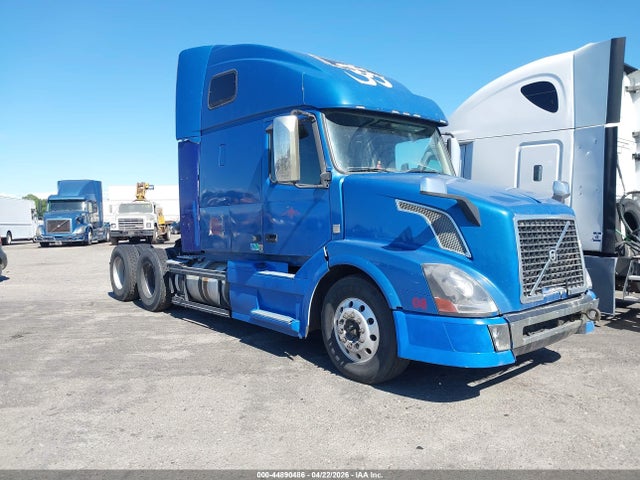 Salvage Volvo Vn Image