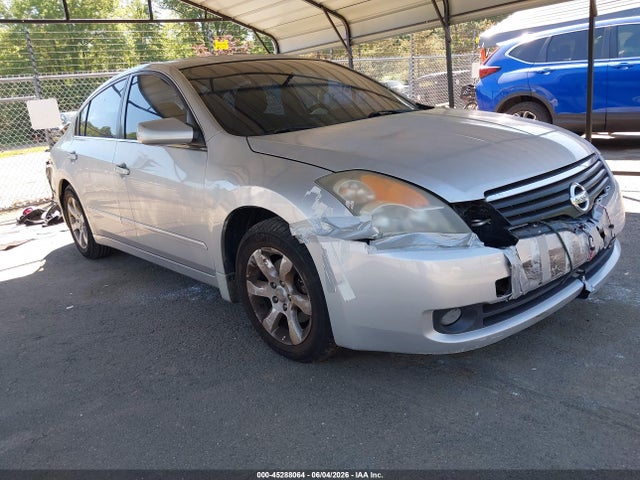 Salvage Nissan Altima Image