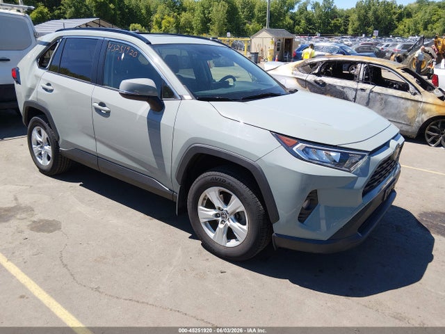Salvage Toyota RAV4 Image
