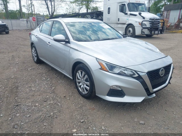 Salvage Nissan Altima Image