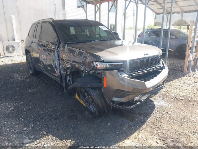 Salvage Jeep Grand Cherokee Image