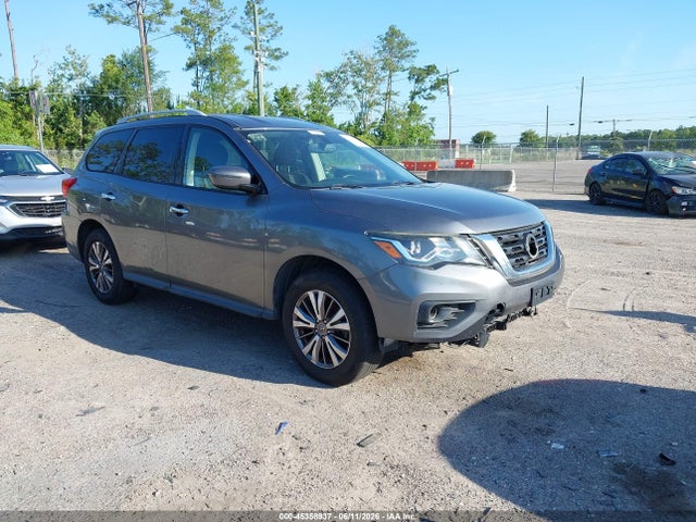 Salvage Nissan Pathfinder Image