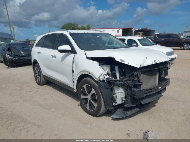 Salvage Kia Sorento Image