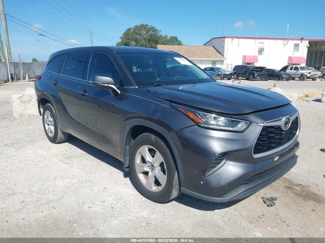 Salvage Toyota Highlander Image