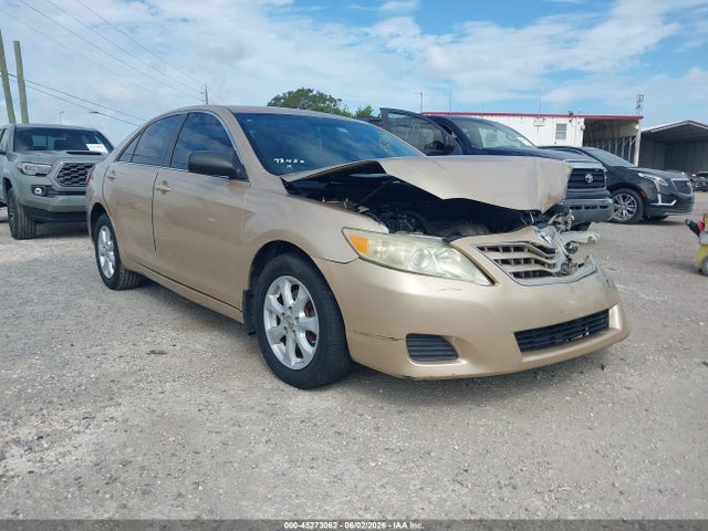 Salvage Toyota Camry Image