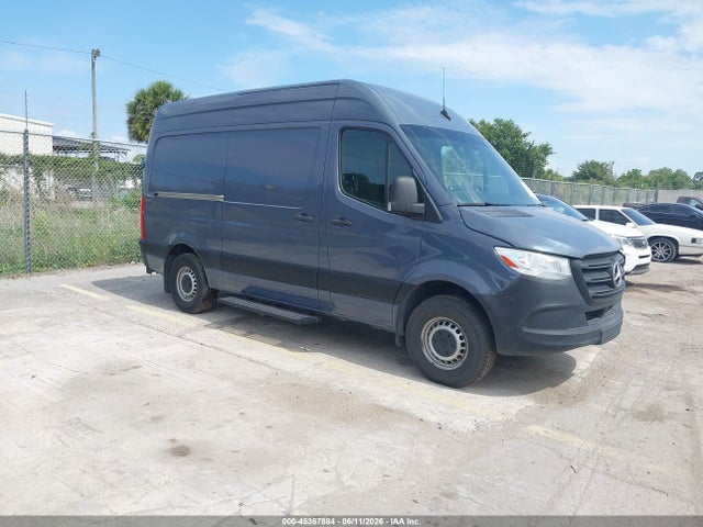 Salvage Mercedes-Benz Sprinter 2500 Image
