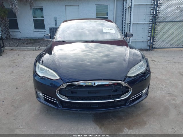 Tesla Model S P85