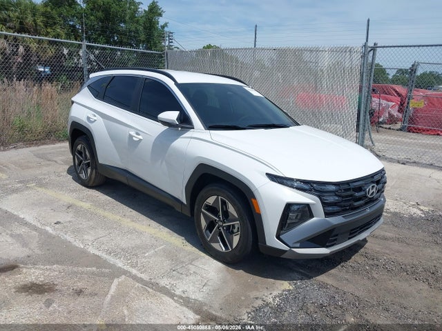 Salvage Hyundai TUCSON Image