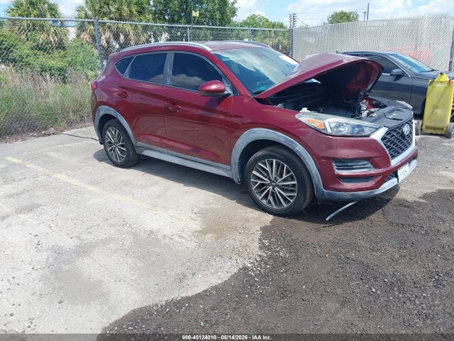 Salvage Hyundai TUCSON Image