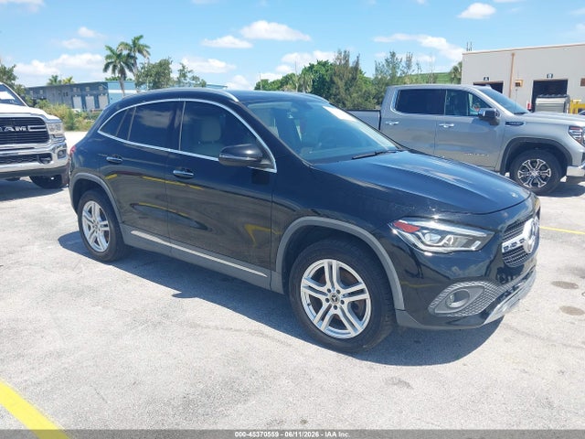 Salvage Mercedes-Benz GLA Image