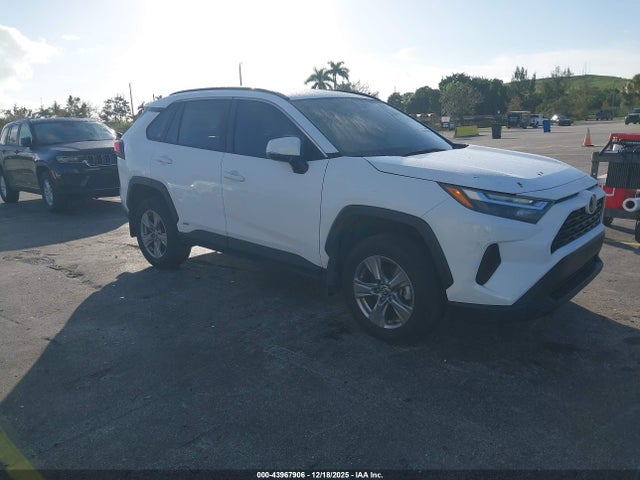 Salvage Toyota RAV4 Image