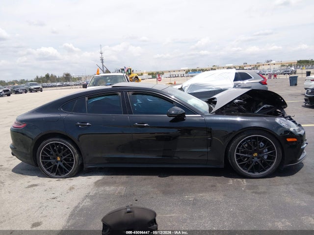 Porsche Panamera 4