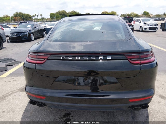 Porsche Panamera 4