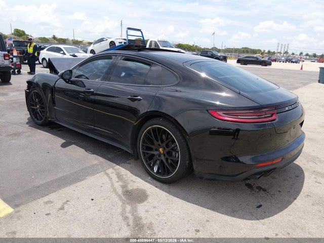 Porsche Panamera 4