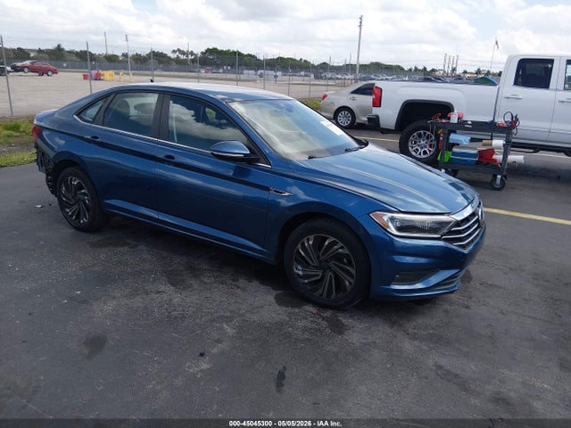 Salvage Volkswagen Jetta Image