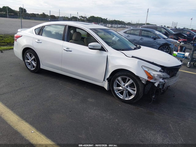 Salvage Nissan Altima Image