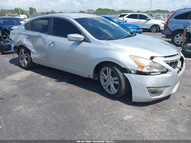 Salvage Nissan Altima Image