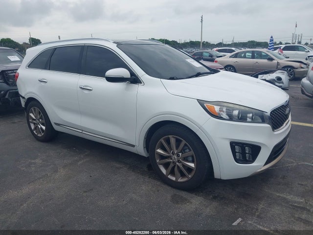 Salvage Kia Sorento Image