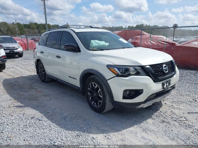 Salvage Nissan Pathfinder Image
