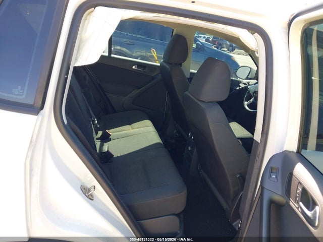 Volkswagen Tiguan S