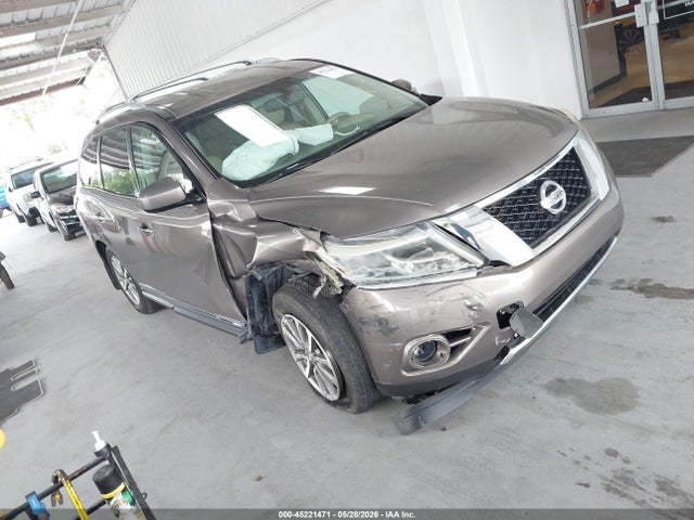 Salvage Nissan Pathfinder Image