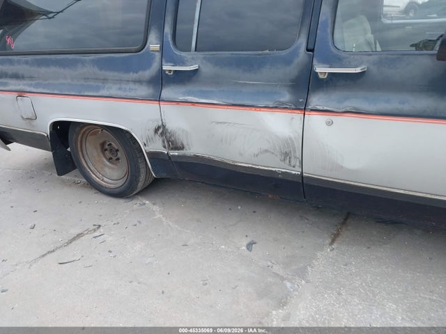Chevrolet Suburban R1500
