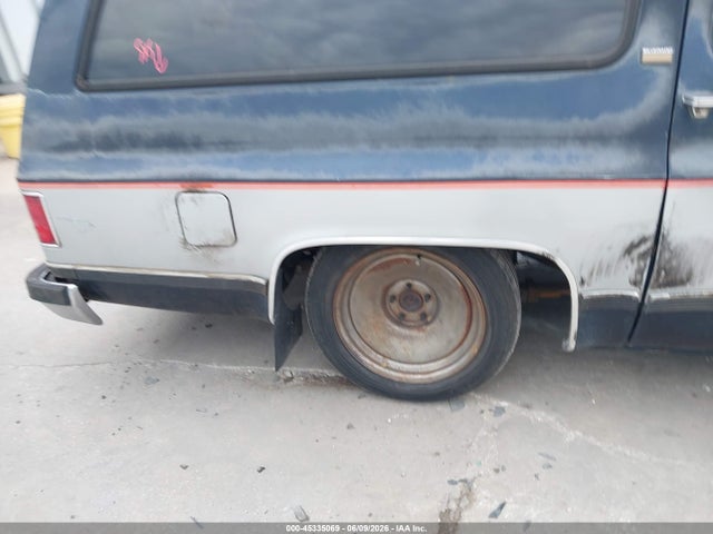 Chevrolet Suburban R1500