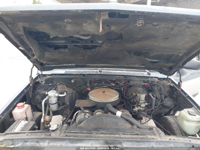 Chevrolet Suburban R1500