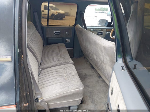 Chevrolet Suburban R1500