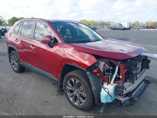 Salvage Toyota RAV4 Image