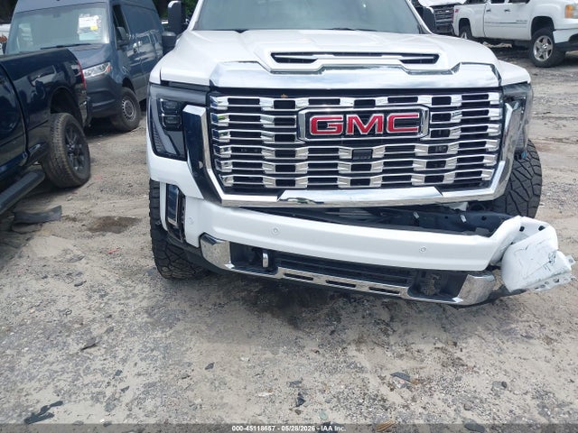 General Motors Sierra 2500HD 4wd  Standard Bed Denali