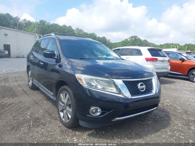 Salvage Nissan Pathfinder Image