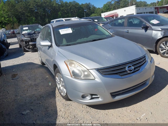 Salvage Nissan Altima Image