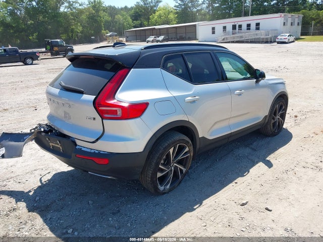 Volvo XC40 T5 R-design