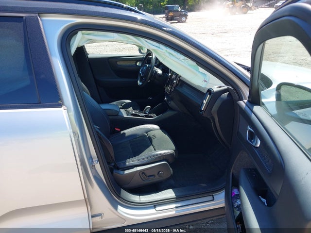 Volvo XC40 T5 R-design