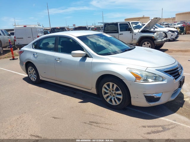 Salvage Nissan Altima Image