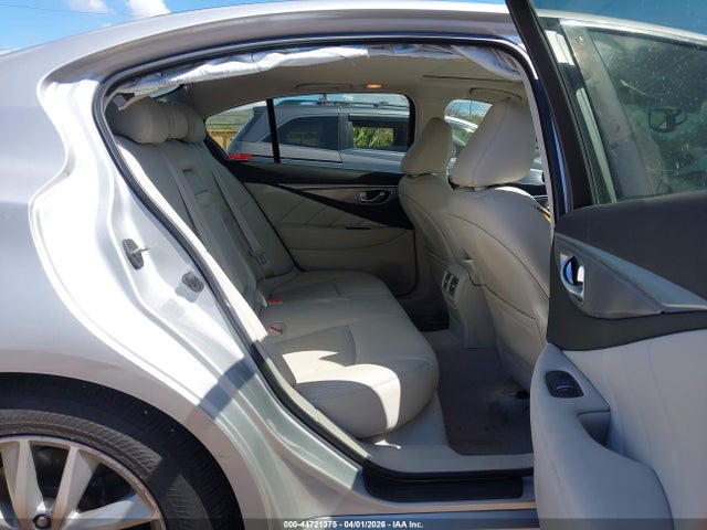 INFINITI Q50 Premium