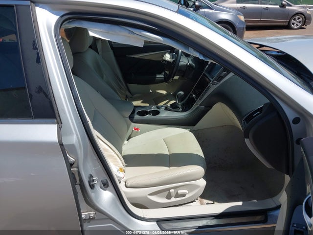 INFINITI Q50 Premium