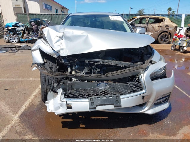 INFINITI Q50 Premium