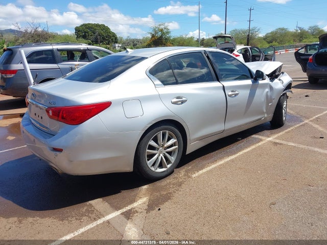 INFINITI Q50 Premium