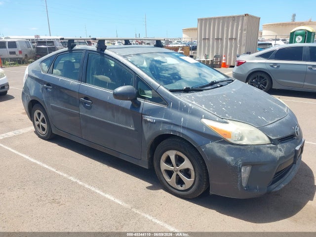 Salvage Toyota Prius Image