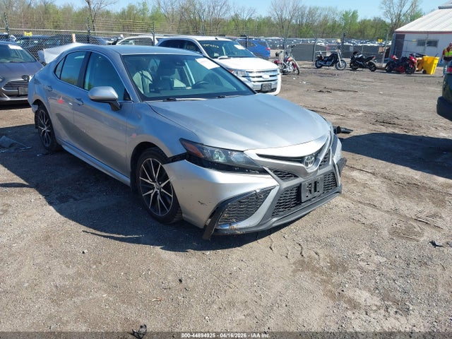 Salvage Toyota Camry Image