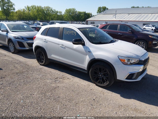Salvage Mitsubishi Outlander Image
