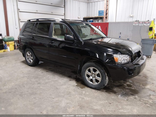 Salvage Toyota Highlander Image