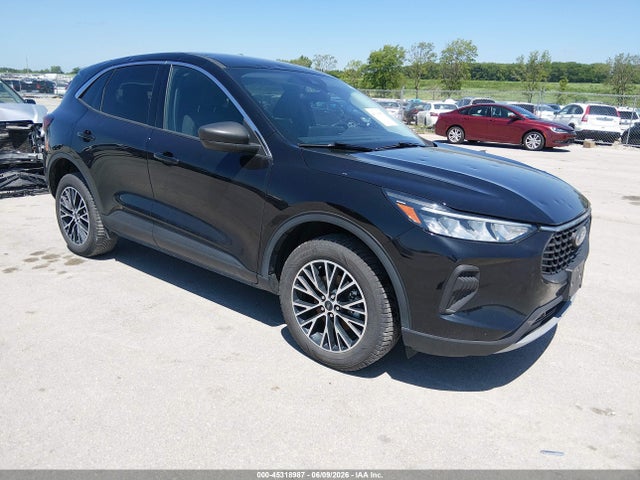 Salvage Ford Escape Image