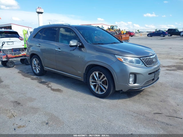 Salvage Kia Sorento Image