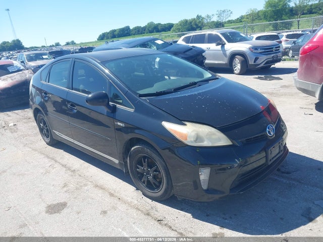 Salvage Toyota Prius Image