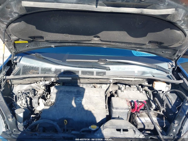 Toyota Sienna Xle V6 8 Passenger